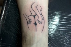 Minimal Tattoo del fondoschiena di una donna