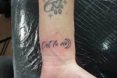 Tatuaggio Lettering sul polso