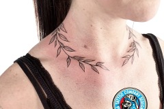 tatuaggio-collo-donna-002