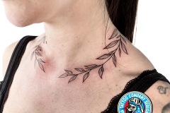 tatuaggio-collo-donna-003