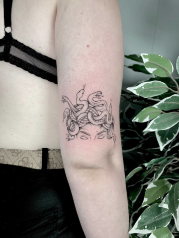 tatuaggio divinità medusa